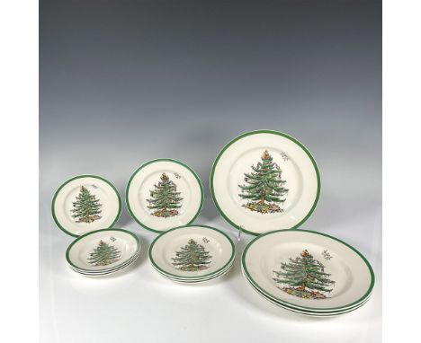 Perfect set for the holidays with the green rim and decorated tree in center with presents. Set includes - 4 dinner plates 11