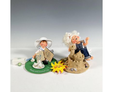 This Annalee doll society collection includes Tea Time soft sculpture and Sand Castle Suzy sculpture. Additionally included a