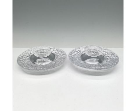 Lovely presentation for tealights with clear crystal domed top and stippled iced crystal base with clear round center. Orrefo