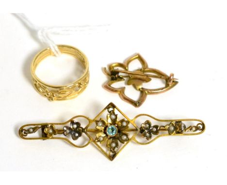 A vine motif ring, finger size N1/2, an aquamarine and pearl brooch and a 9ct gold ivy brooch (3) Vine motif ring - 3.1g gros