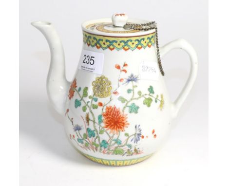 A Chinese porcelain famille verte teapot and cover 