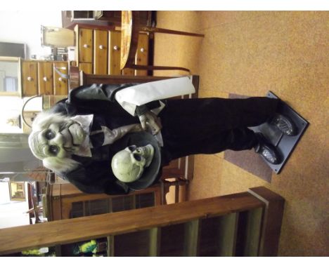 Automaton Halloween butler, audio with several phrases, battery powered 