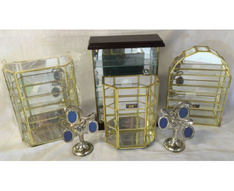 Ex shop stock - 4 small display cabinets & a pair of miniature portrait hangers