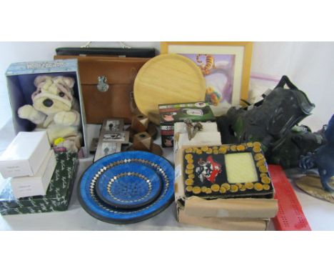 2 boxes of assorted items inc prints, roller blades, musical novelty dog, wooden candle stick holders, pirate pens and pictur