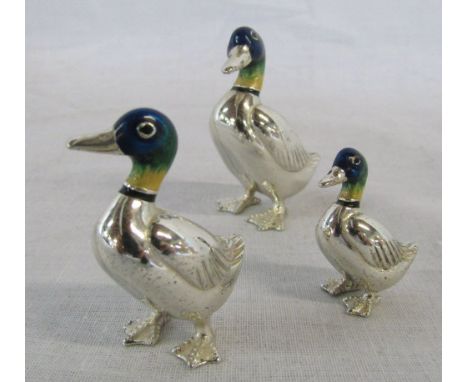 Set of 3 miniature graduated silver and enamel mallards / ducks by Saturno complete with individual cloth bags and certificat