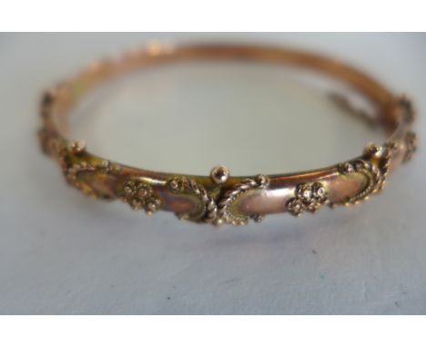 A pretty 9ct rose gold hinged bangle, with applied gold braid and rope twist decoration, fully hallmarked, max diameter 6.5cm