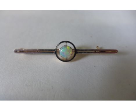 A 15ct gold opal brooch, 4.5cm long, approx 3.3 grams 