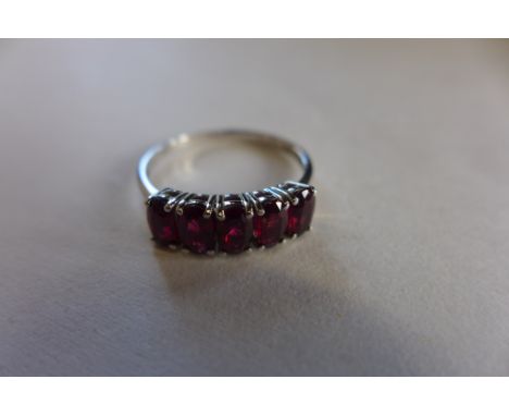 A 9ct white gold red spinel five stone ring, size O, approx 1.9 grams, in good condition 