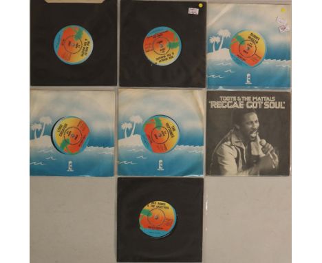REGGAE - ISLAND 7" RARITIES FROM 1976. Dropping the biscuit with this exceptionally clean collection of 7 x 7" including prom
