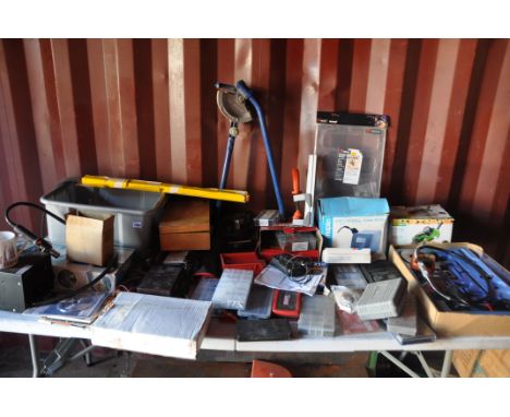 A QUANTITY OF AUTOMOTIVE TOOLS AND ACCESSORIES including a Maplin Soldering Station, a Florabest Chainsaw Sharpener, a Zinkel