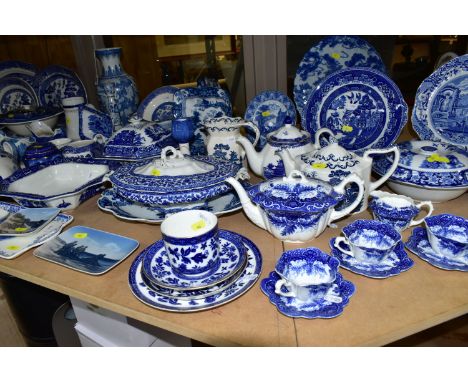 A QUANTITY OF BLUE AND WHITE TRANSFER PRINTED WARES ETC, to include tea cups, saucers, side plates, dinner plates, tureens, s