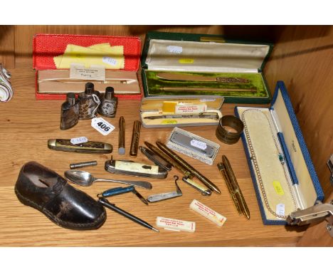 A GROUP OF PENS, PENCILS, PEN KNIVES, SILVER ITEMS AND A CHILD'S CLOG, to include a pearlised bead necklace with silver clasp