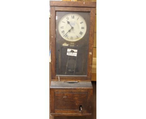 AN EARLY 20TH CENTURY OAK CASED GLEDHILL BROOK TIME RECORDER CLOCKING IN CLOCK, H 114 cm