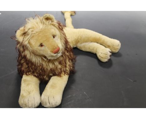 A LARGE LION SOFT TOY POSSIBLY STEIFF
