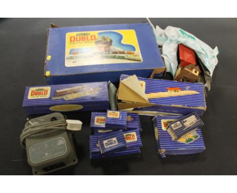 A QUANTITY OF HORNBY DUBLO MODEL RAILWAY ITEMS, to include a boxed EDP 12 passenger train set including the Duchess of Montro