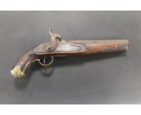 AN EARLY 20TH CENTURY PERCUSSION FIRE PISTOL with proof marks to the barrel, wood stock with brass cap finial, L 40 cm (ram r