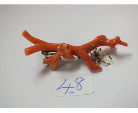 Antique gold and coral brooch carved with  a fly 6cm long 6.6g inc      