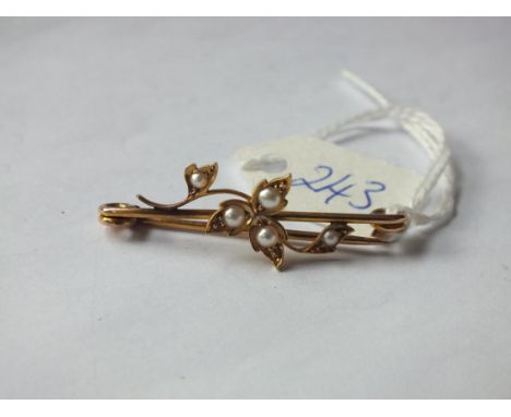 15ct gold pearl floral bar brooch 2.3g inc    