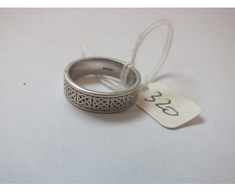 9ct white gold Celtic strap decorated ring  size Q 7g.        