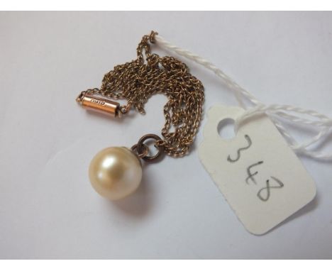 Pearl pendant on 9ct fine neck chain     