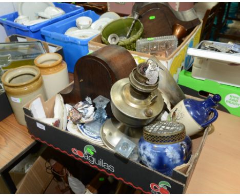 A box inc. a 1930s oak cased mantle clock, a Lindisfarne pheasant painted jug and stopper, ceramics etc