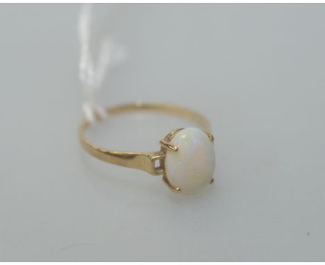 A 9ct gold and opal ring, size L