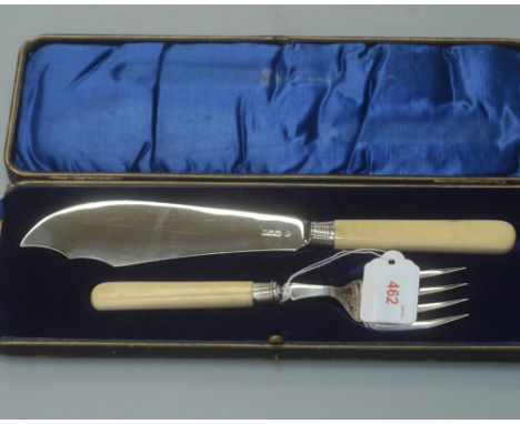 A pair of cased ivory handled fish servers, W Hutton & Sons Ltd., Sheffield 1912