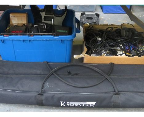 MIXED LOT OF MUSICAL INSTRUMENT ACCESSORIES INCLUDING MORLEY FOOT CONTROLLERS, HEADPHONES, TRIPOD SPEAKER STAND, WIRING, MIDI
