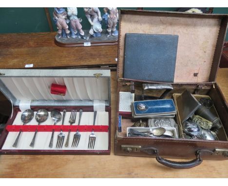 MIXED LOT OF SILVER PLATED FLATWARE AND OTHER SUNDRIES 
