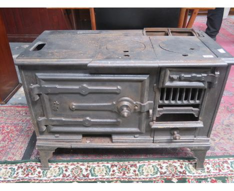 GOOD QUALITY VINTAGE FRENCH STYLE CAST IRON KITCHEN STOVE 
