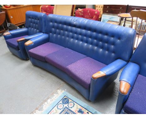 STYLISH RETRO BLUE LEATHER UPHOLSTERED BUTTON BACK THREE SEATER SETTEE AND MATCHING ARMCHAIRS 