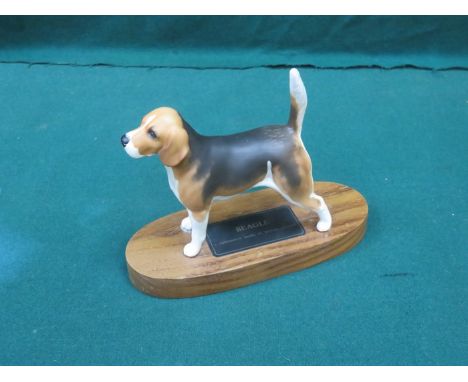 BESWICK UNGLAZED CERAMIC BEAGLE ON MOUNT.