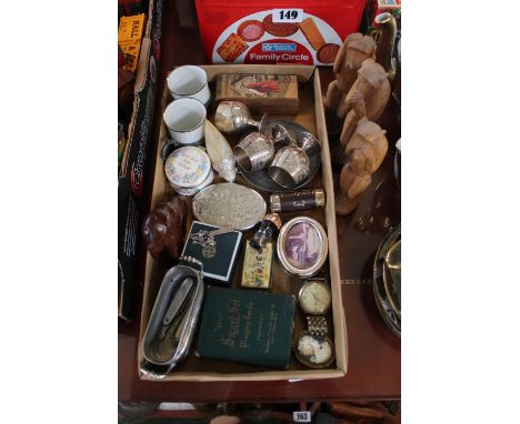 Tray of assorted small collectables inc. Mother of Pearl powder flask, Chinese snuff box, Coffee cans, Cameo etc 