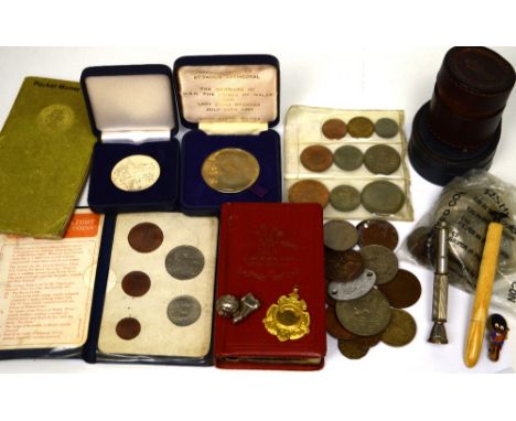 A small collectors' lot to include Britains first decimal coins, further British coinage, a Liverpool 800th birthday coin, a 