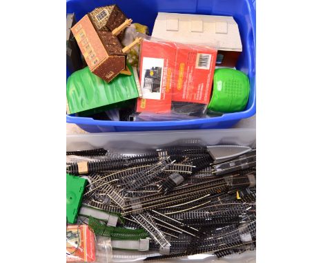 A collection of model railway items to include a boxed Bachmann Branch-Line, Hornby and others.