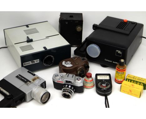 A collection of vintage still and movie cameras to include a Revere 8mm, a cased PAL Junior, a Sankyo Super CM 8mm movie came