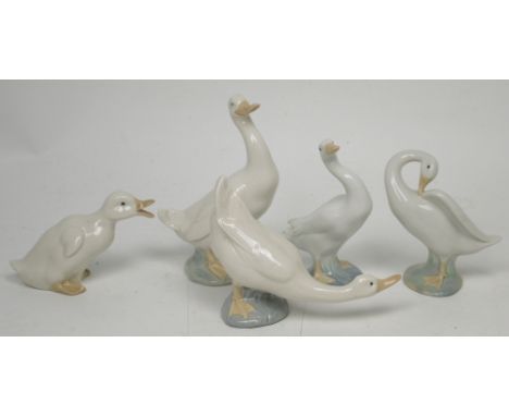 Nao; a group of five glazed ceramic geese (5).