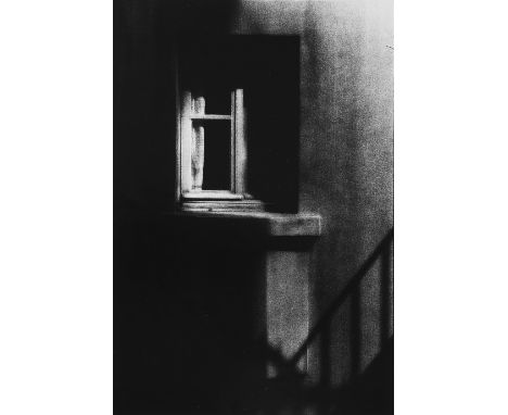  KEIICHI TAHARA 1951 Fenêtres, Parigi 1966 Stampa fotografica vintage alla gelatina sali d’argento. Firmata, datata e titolat
