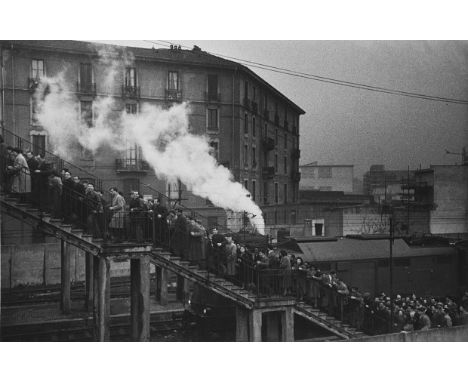  MARIO DE BIASI 1923-2013 Milano 1955 Stampa fotografica vintage alla gelatina sali d’argento. Timbro dell’autore al verso. c