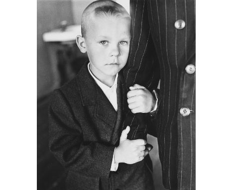  ANTANAS SUTKUS 1939 Father’s hand “Lithuanian people” 1967 Stampa fotografica vintage gelatina sali d’argento. Firma dell’au