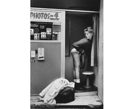  JEAN-FRANÇOIS JONVELLE 1943- 2002 La bouteille de lait c. 1980 Stampa fotografica vintage alla gelatina sali d’argento. Timb