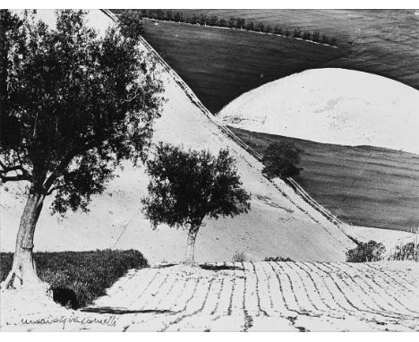  MARIO GIACOMELLI 1925-2000 La grande luna c. 1960 Stampa fotografica alla gelatina sali d’argento, stampata c. 1980 Firma de