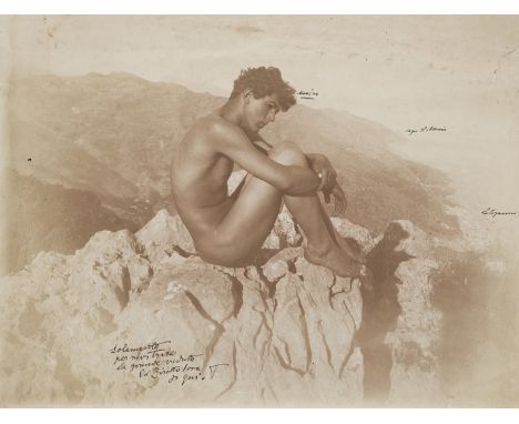  WILHELM VON GLOEDEN 1856-1931 Cain c. 1900 Stampa fotografica vintage, carta salata. Timbro dell’autore al verso e dedica di