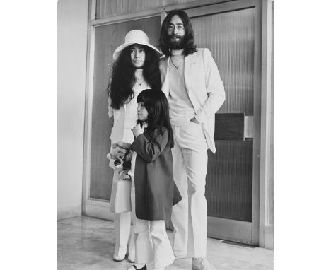  ANONIMO XX sec. John Lennon e Yoko Ono 1969 Stampa fotografica vintage alla gelatina sali d’argento. Etichetta dattiloscritt