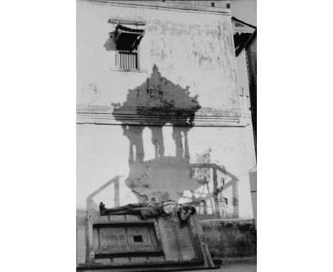  HENRI CARTIER-BRESSON 1908-2004 India c. 1967 Stampa fotografica vintage alla gelatina sali d’argento. Timbro dell’autore al