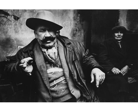  MARY ELLEN MARK 1940-2015 Istanbul 1965 Stampa fotografica vintage alla gelatina sali d’argento. Timbro dell’autrice al vers