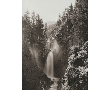  VITTORIO SELLA 1859-1943 Cascata a Valsorey c. 1880-1890 Stampa fotografica vintage alla gelatina sali d’argento. Timbro a s