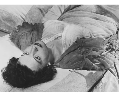  ANONIMO XX sec. Katharine Hepburn 1954 Stampa fotografica vintage gelatina ai sali d’argento. cm 18,5 x 25 (21 x 27,5) Vinta