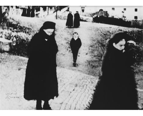  MARIO GIACOMELLI 1925-2000 Scanno Boy 1957 Stampa fotografica alla gelatina sali d’argento, stampata c. 1980. Firma dell’aut