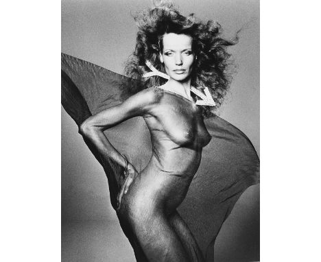  GIAN PAOLO BARBIERI 1938 Veruska, gioiello Lyda Toppo 1975 Stampa fotografica vintage alla gelatina sali d’argento. Firmata,